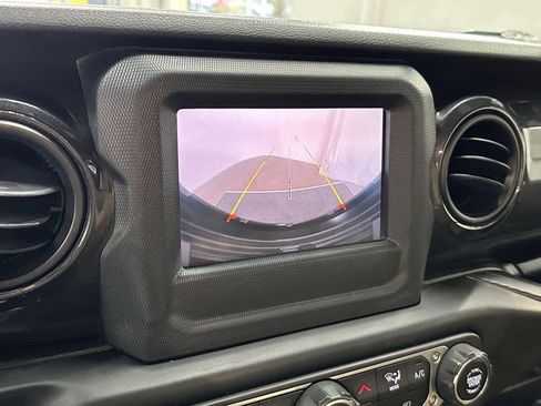 Used 2020 Jeep Wrangler Sport image 21