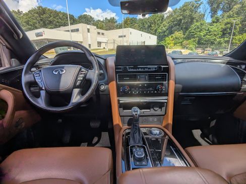 Used 2024 INFINITI QX80 Sensory w/ Cargo Package AWD/4WD image 17
