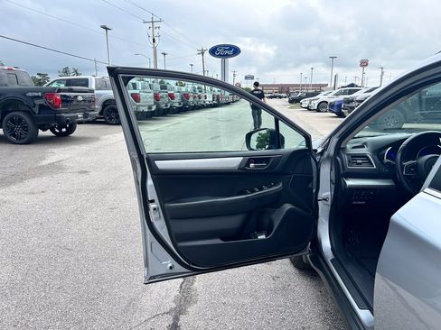 Used 2018 Subaru Outback 2.5i Premium AWD/4WD image 12