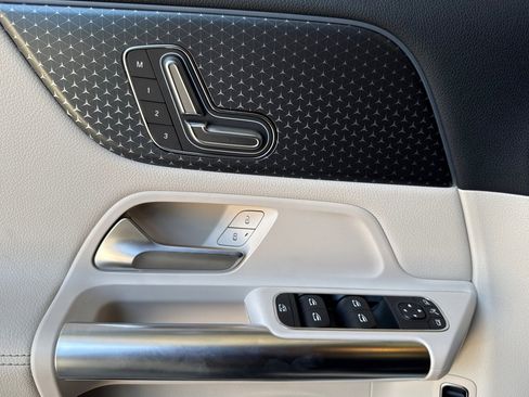 New 2025 Mercedes-Benz GLA 250 image 12