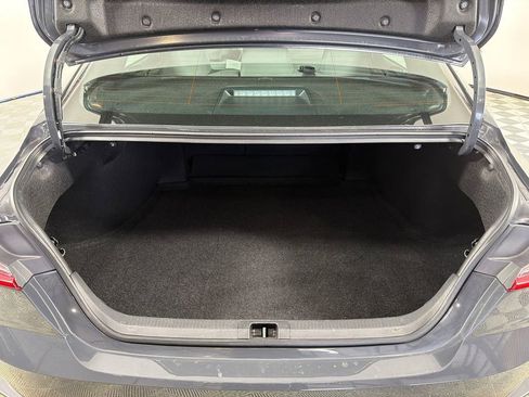 Used 2025 Toyota Camry SE image 18