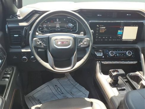 Used 2024 GMC Sierra 1500 AT4 w/ Technology Package AWD/4WD image 5