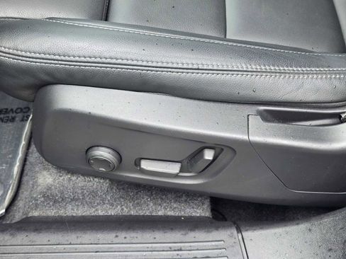 Certified 2025 Volvo XC40 B5 Plus AWD/4WD image 25
