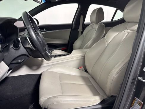 Used 2023 Genesis G70 2.0T image 14