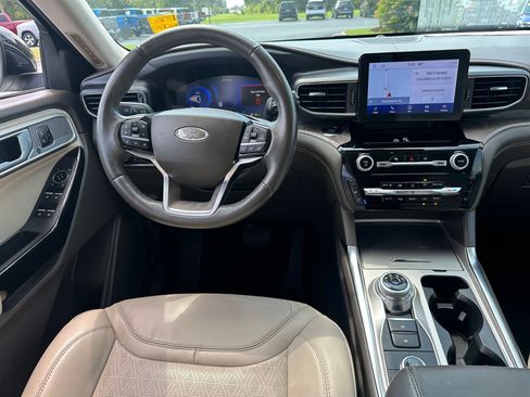 Used 2023 Ford Explorer Platinum AWD/4WD image 12