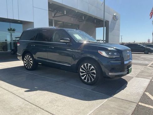 Used 2022 Lincoln Navigator Reserve AWD/4WD image 8