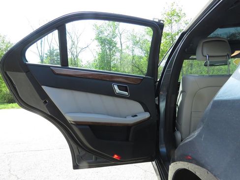 Used 2013 Mercedes-Benz E 350 4MATIC Sedan image 18