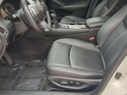 Used 2019 INFINITI Q50 Luxe w/ Essential Package (3.0T Luxe) RWD image 10