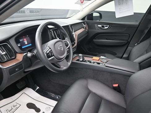 Used 2023 Volvo XC60 B5 Plus image 31
