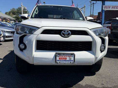 Used 2018 Toyota 4Runner SR5 Premium AWD/4WD image 2