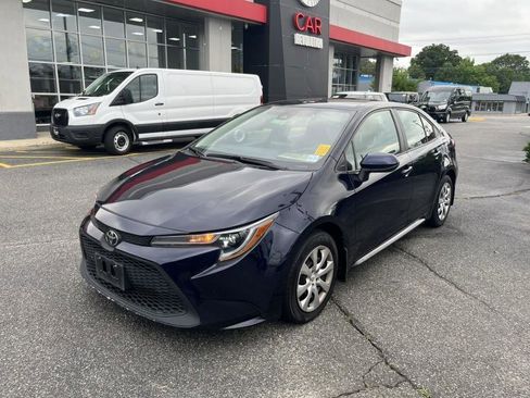 Used 2022 Toyota Corolla LE image 3