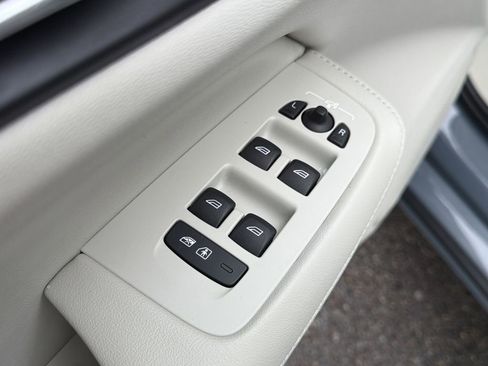 Used 2023 Volvo S60 T8 Plus image 24