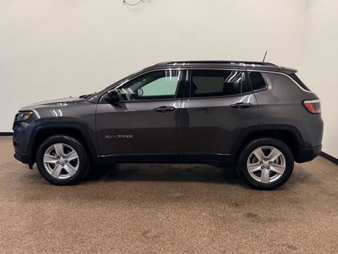 Used 2022 Jeep Compass Latitude w/ Convenience Group AWD/4WD image 2