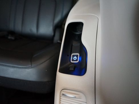 Used 2021 Chrysler Pacifica Touring-L w/ Uconnect Theater Family Group AWD/4WD image 52