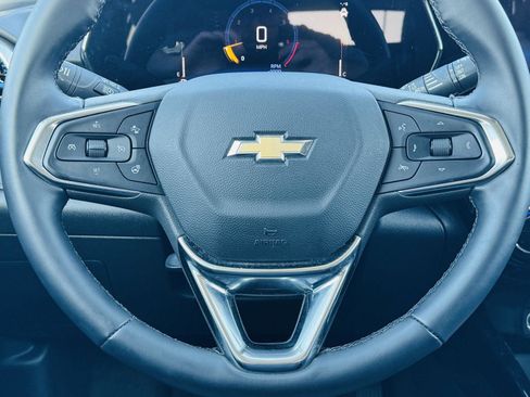 Used 2025 Chevrolet Trax LT w/ LT Convenience Package image 14