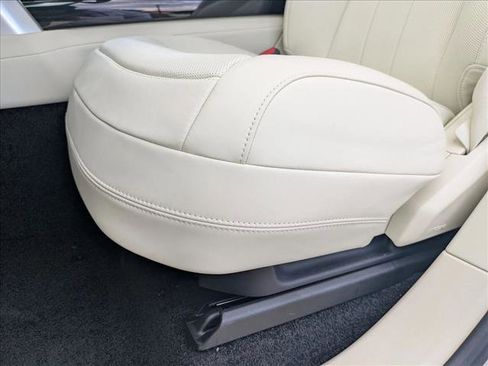 New 2025 Land Rover Range Rover SE image 4