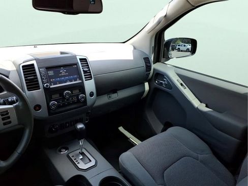 Used 2021 Nissan Frontier SV w/ Midnight Edition Floor Mats AWD/4WD image 13