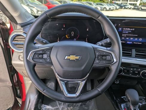 Used 2025 Chevrolet Trax LT w/ LT Convenience Package image 15