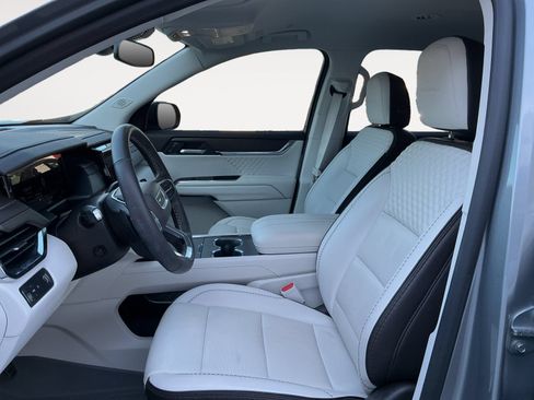 Used 2025 GMC Acadia Denali FWD image 9