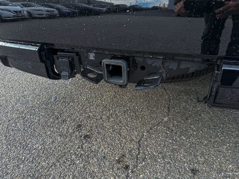 Used 2022 Nissan Armada SL w/ Midnight Edition Package image 22