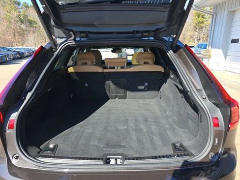 Certified 2025 Volvo V90 B6 Cross Country Ultra image 21