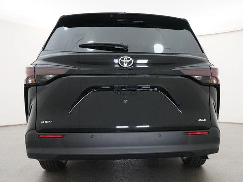 New 2026 Toyota Sienna XLE FWD image 23