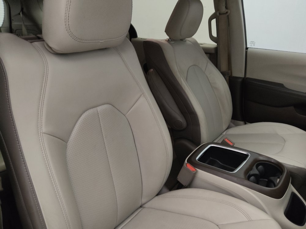 Used 2018 Chrysler Pacifica Touring-L Plus FWD image 21