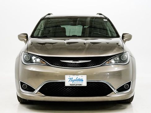 Used 2018 Chrysler Pacifica Touring-L image 4