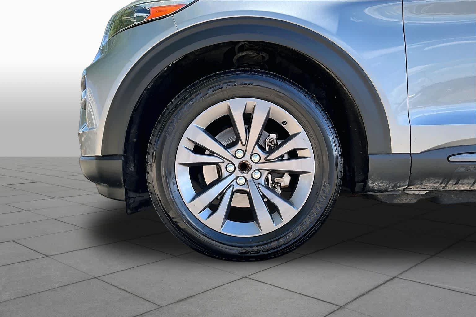 Used 2022 Ford Explorer XLT w/ Equipment Group 202A RWD image 11