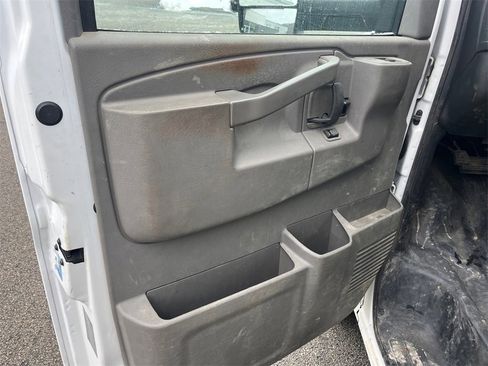 Used 2016 GMC Savana 3500 image 13