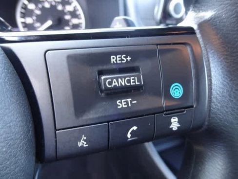 Used 2023 Nissan Rogue SV image 18