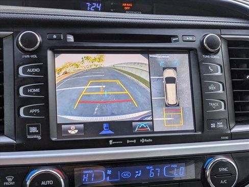 Used 2018 Toyota Highlander Limited Platinum image 13