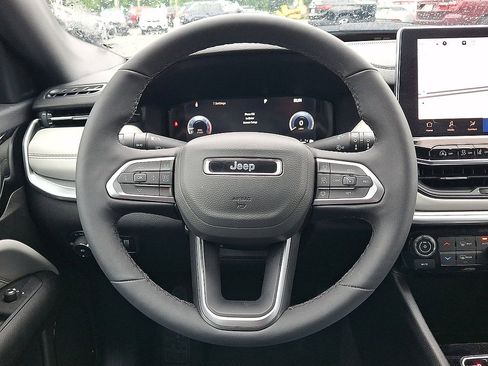 Used 2025 Jeep Compass Limited w/ Elite Group AWD/4WD image 17