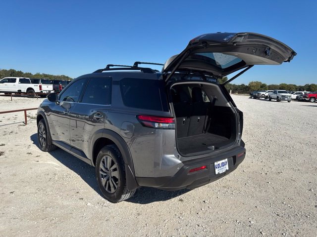 Used 2025 Nissan Pathfinder SV w/ Black Appearance Package FWD image 4