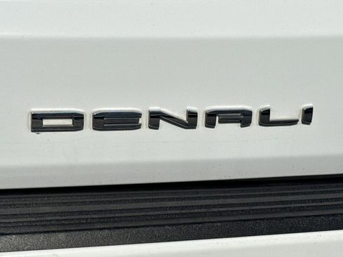 Used 2024 GMC Yukon XL Denali AWD/4WD image 11