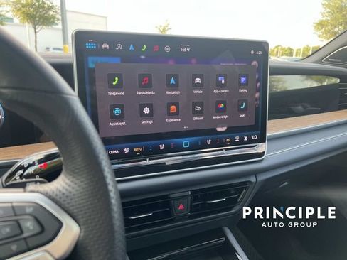 Used 2026 Volkswagen Tiguan SEL R-Line AWD/4WD image 24