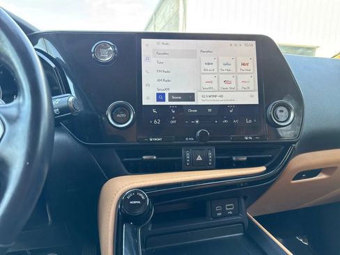 Used 2025 Lexus NX 250 FWD w/ Accessory Package (Z2) image 18