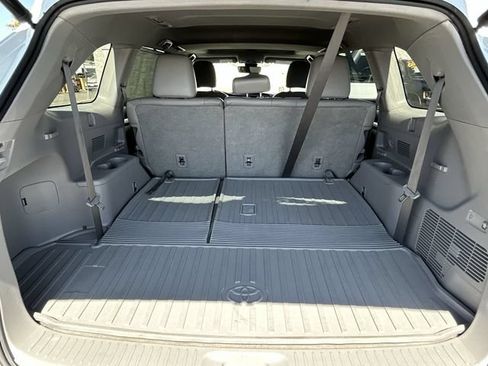 Used 2017 Toyota Highlander XLE AWD/4WD image 15