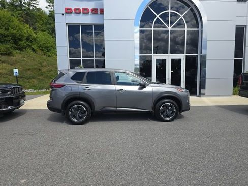 Used 2025 Nissan Rogue SV image 7