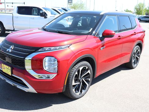 Used 2023 Mitsubishi Outlander SEL AWD/4WD image 3
