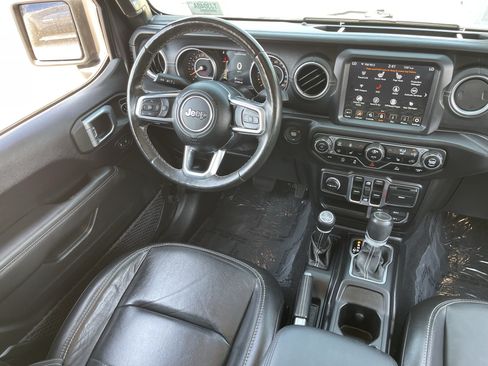 Used 2020 Jeep Gladiator Overland AWD/4WD image 13