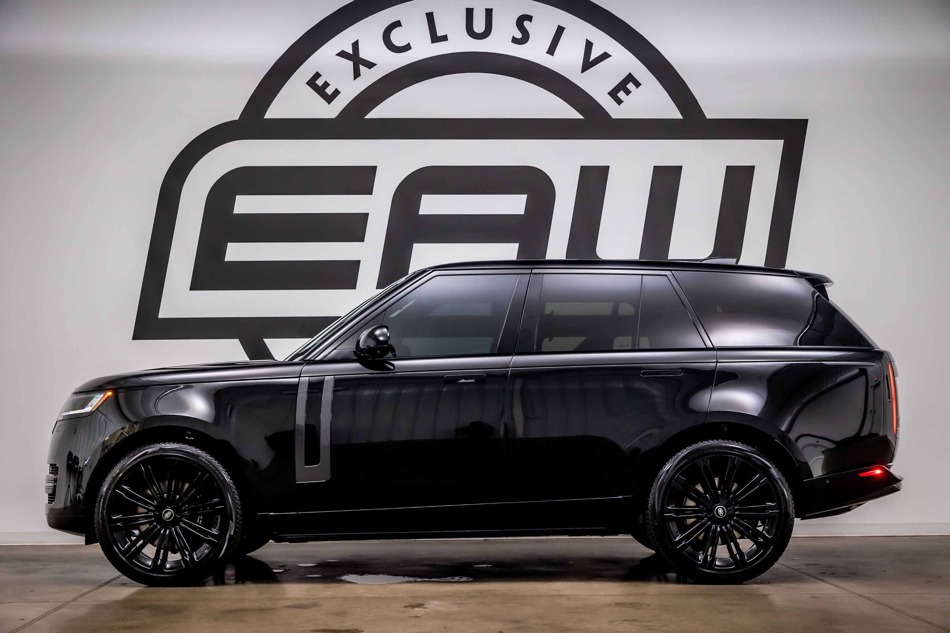Used 2024 Land Rover Range Rover SE AWD/4WD image 6