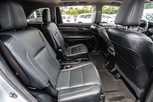 Used 2015 Toyota Highlander Limited Platinum AWD/4WD image 36