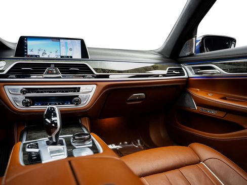 Used 2018 BMW ALPINA B7 xDrive AWD/4WD image 46