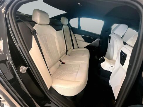 Used 2024 BMW 530i w/ Premium Package RWD image 18