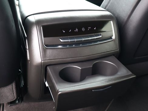 Certified 2025 Cadillac Escalade ESV Luxury image 17