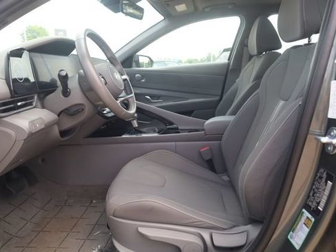 Certified 2025 Hyundai Elantra SEL FWD image 13