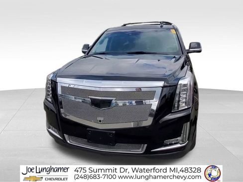 Used 2016 Cadillac Escalade Premium AWD/4WD image 3