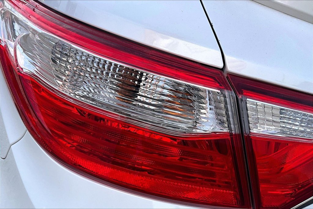 Used 2017 Toyota Camry SE FWD image 30