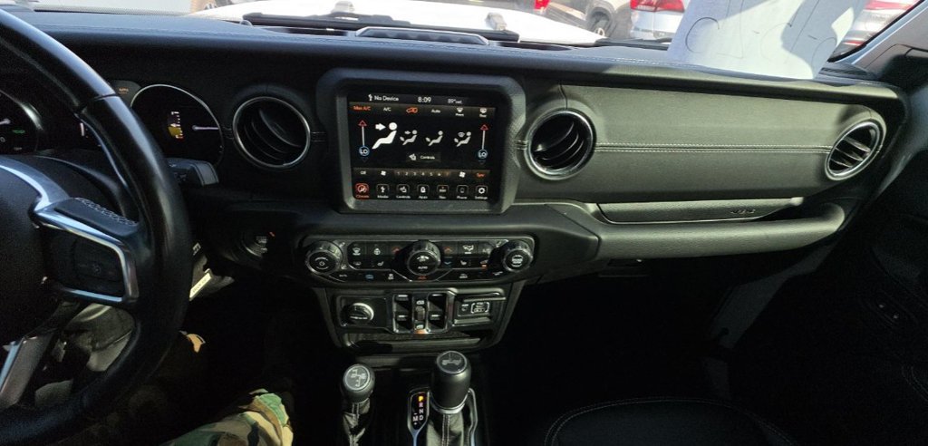 Used 2022 Jeep Wrangler Unlimited Sahara w/ Cold Weather Group AWD/4WD image 8